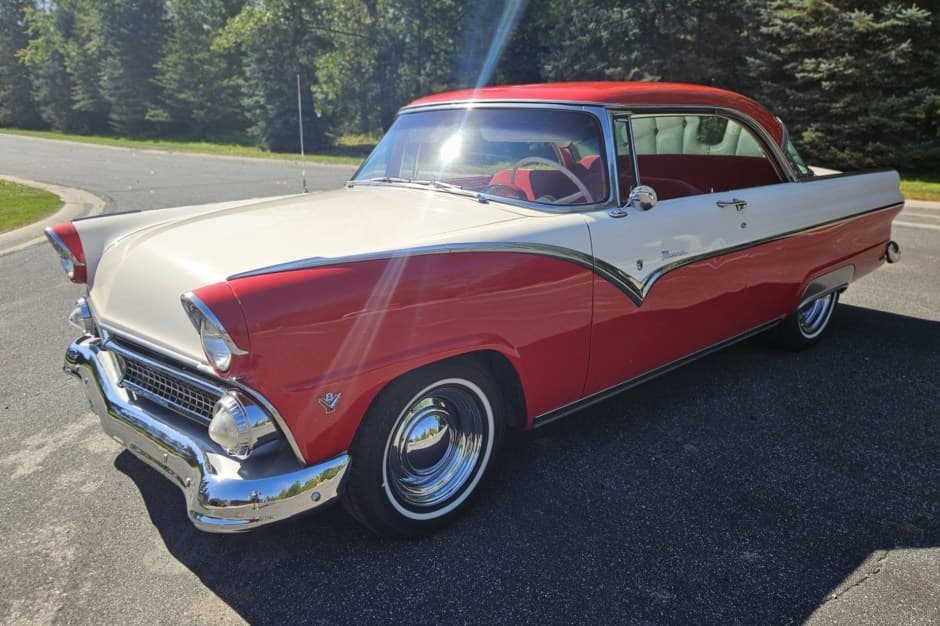1955 Ford Fairlane sold for $15,750