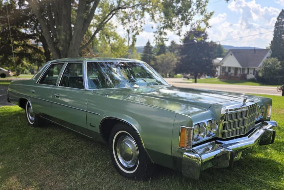 1977 Chrysler Newport sold for $10,300