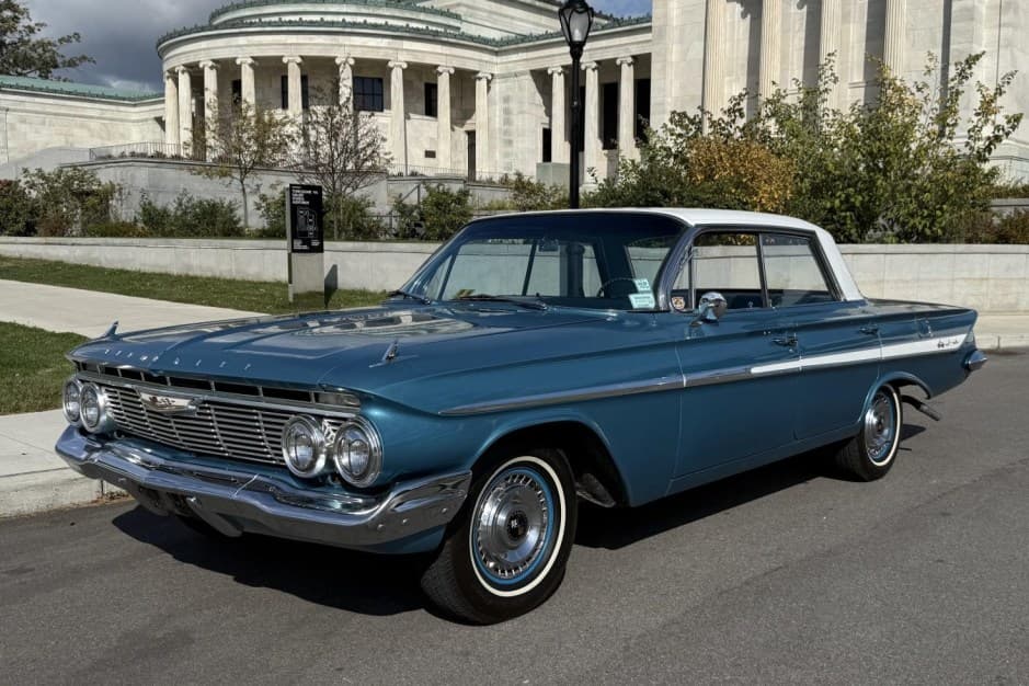 1961 Chevrolet Impala (1961-1964) sold for $16,000