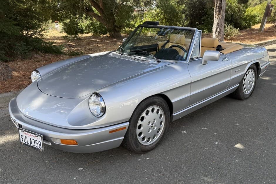 1991 Alfa Romeo 105/115 Spider Series 4 sold for $27,500