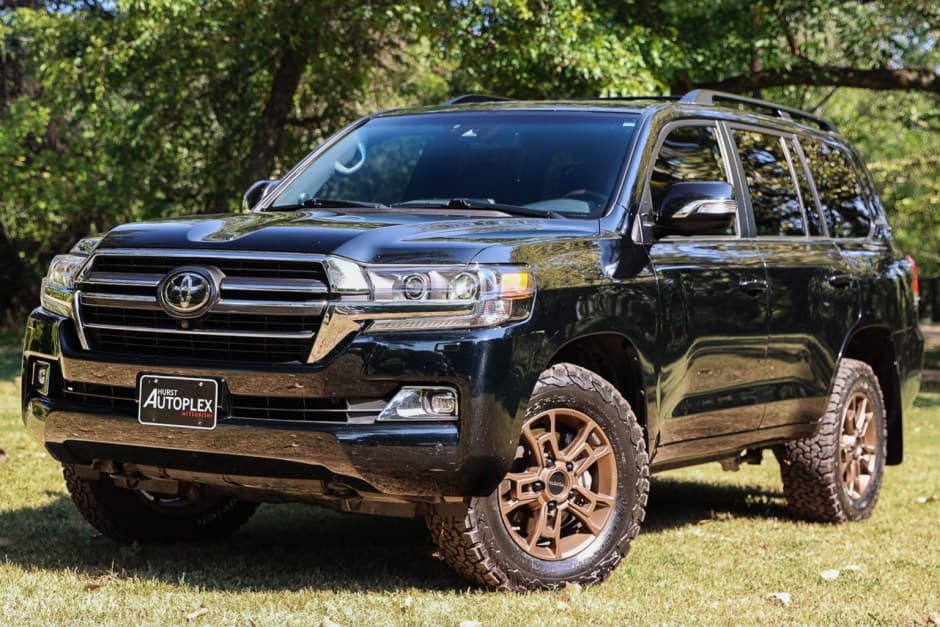 2020 Toyota Land Cruiser 200-Series sold for $87,625