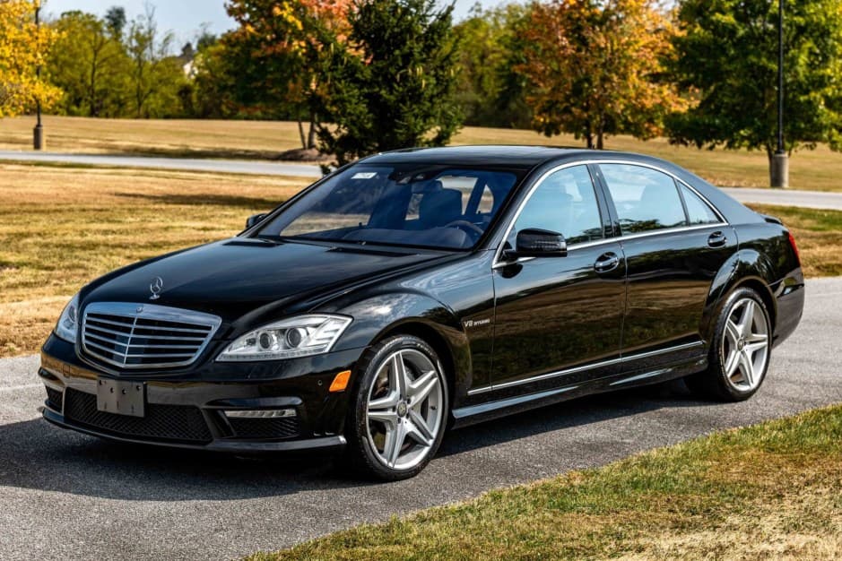 2011 Mercedes-Benz W221 S-Class sold for $31,000