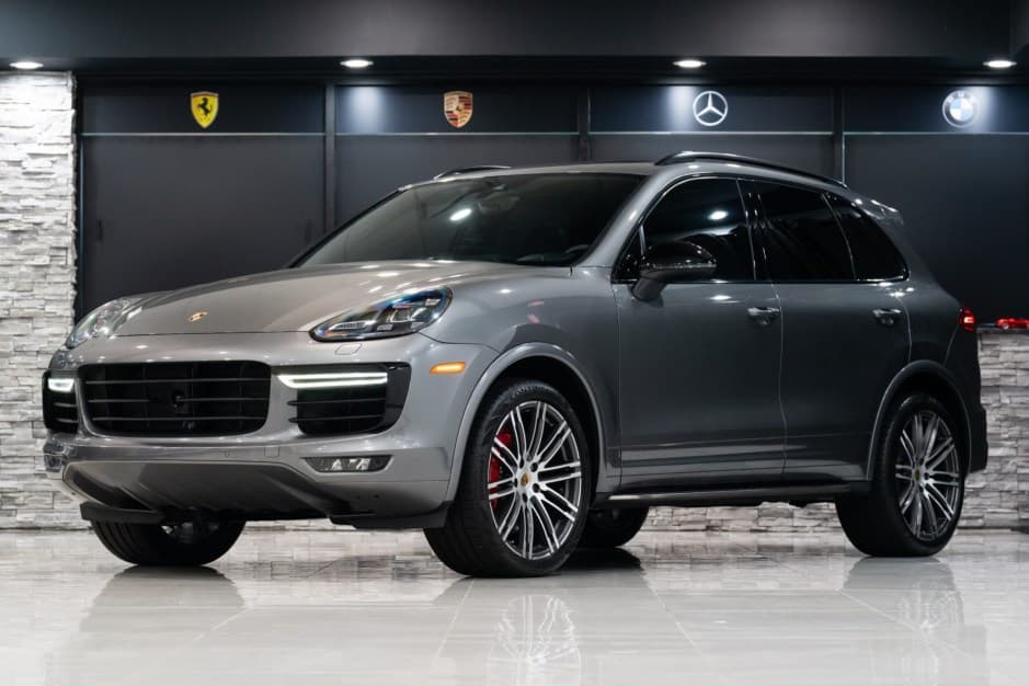 2015 Porsche 958 Cayenne (2011-2018) sold for $33,000