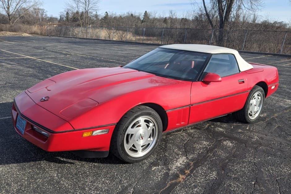 1988 Chevrolet Corvette C4 Convertible (1986-1991) sold for $7,500