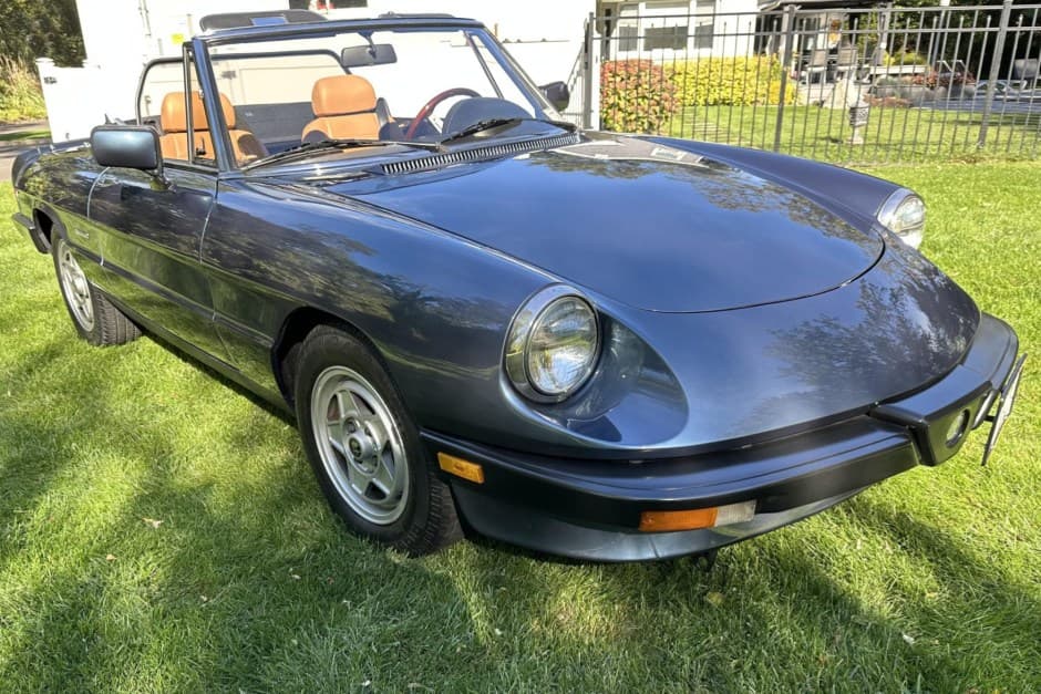 1987 Alfa Romeo 105/115 Spider Series 3 sold for $9,500