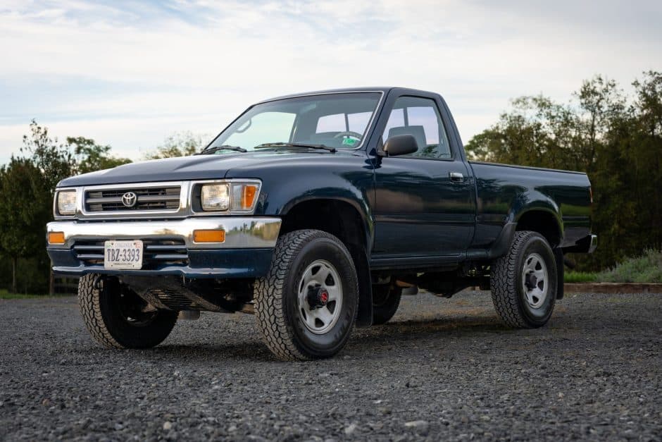 1993 Toyota Pickup (N80/90/100/110 1989-1997) sold for $11,750