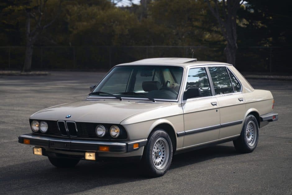 1988 BMW E28 5-Series sold for $6,900