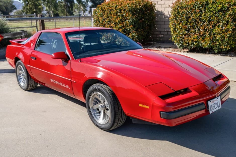 1990 Pontiac Firebird (1982-1992) sold for $13,500