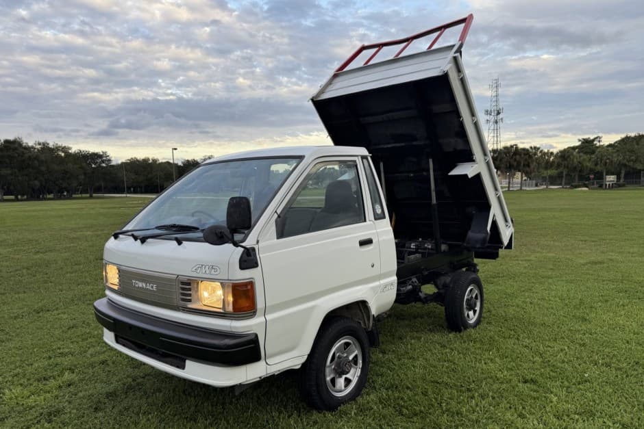 1995 Toyota LiteAce & TownAce sold for $9,500