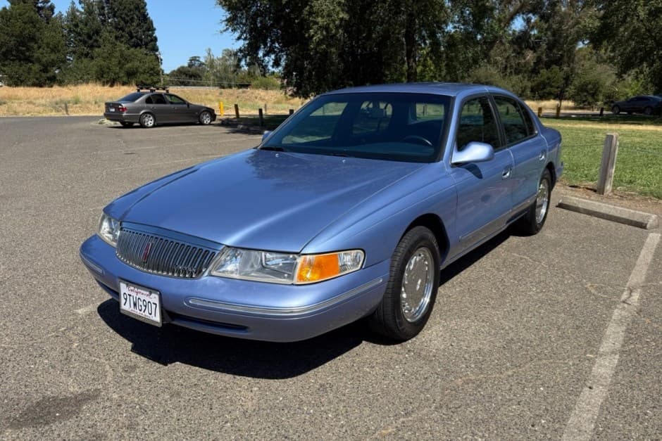 1995 Lincoln Continental (1995-2002) sold for $6,750