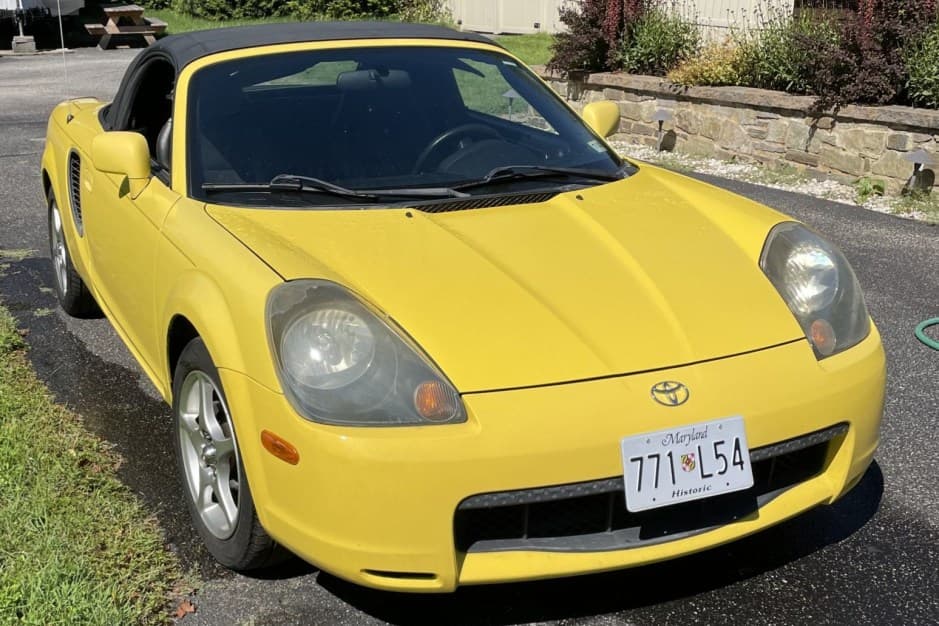 2002 Toyota W30 MR2 sold for $5,300