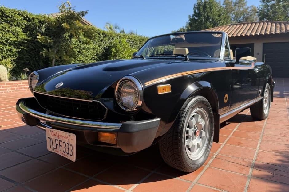 1982 Fiat 124 Spider (1966-1985) sold for $13,500