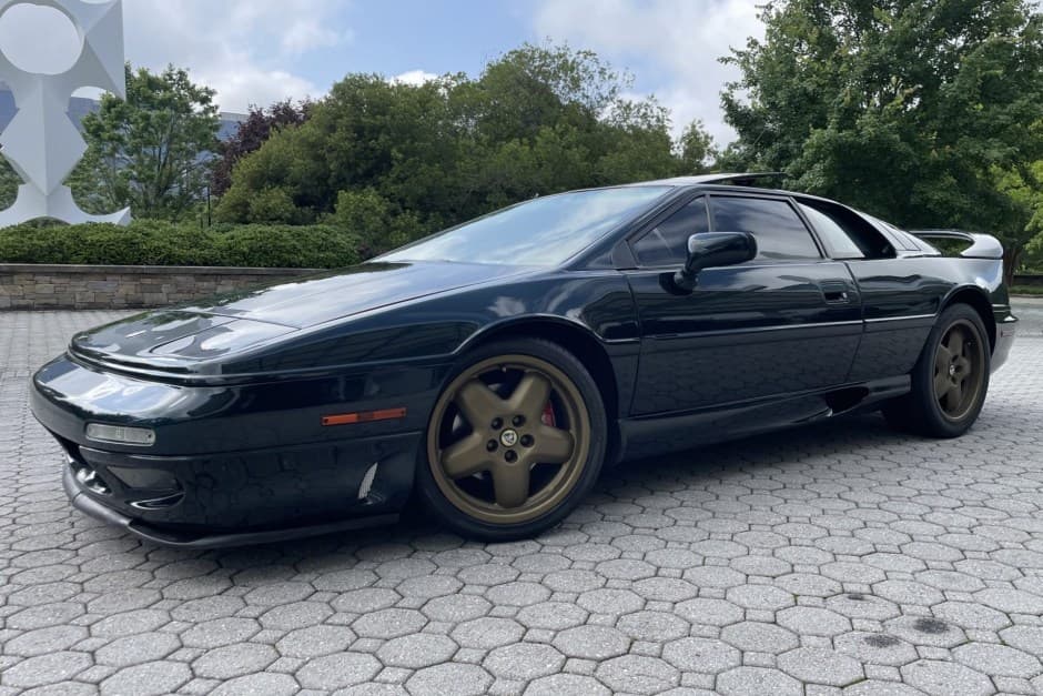 1995 Lotus Esprit sold for $30,000