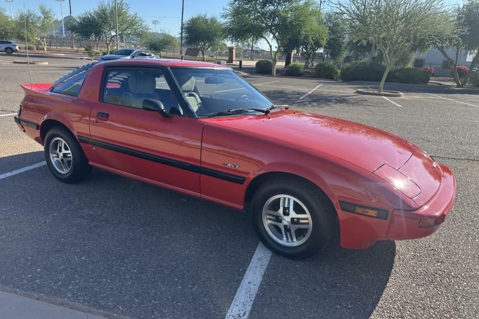 1985 Mazda RX-7 FB sold for $9,700