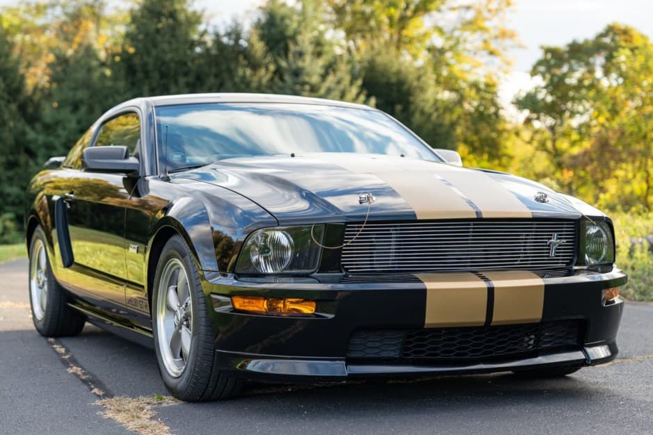 2006 Ford Mustang S197 2005-2014 sold for $24,000