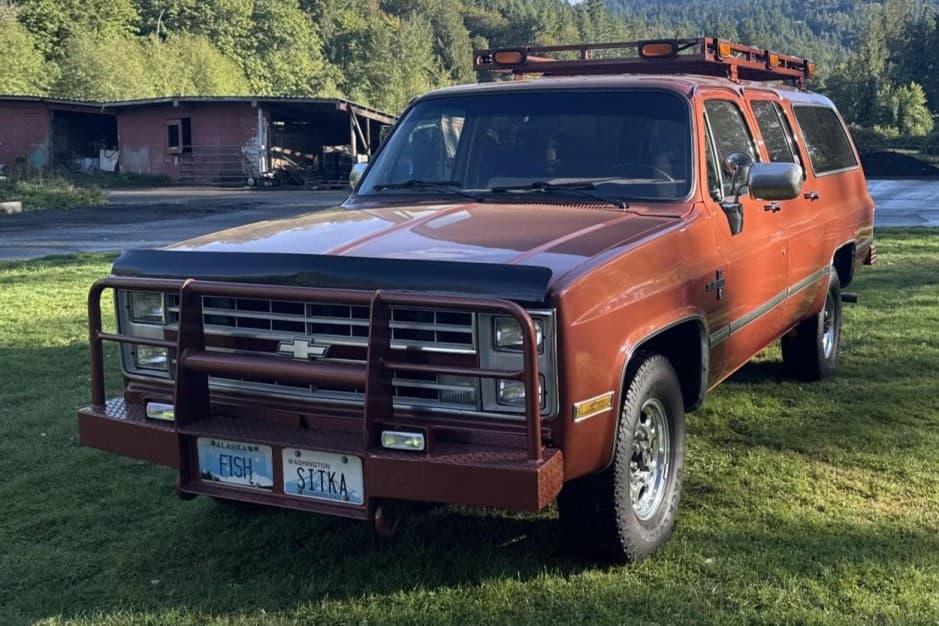 1986 Chevrolet Suburban (1973-1991) sold for $3,850