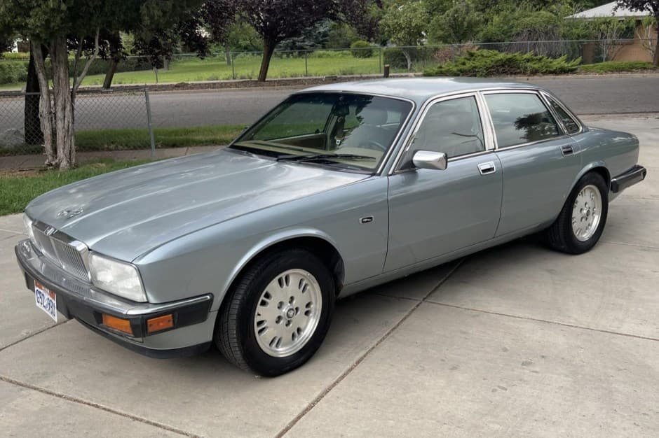1994 Jaguar XJ40 XJ (1988-1994) sold for $1,456