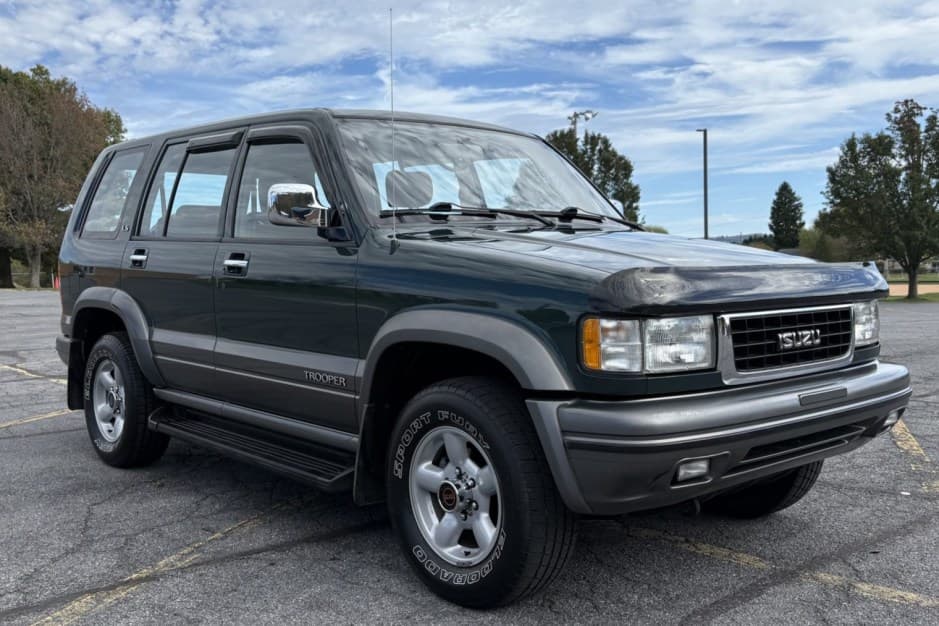1995 Isuzu Trooper sold for $10,160