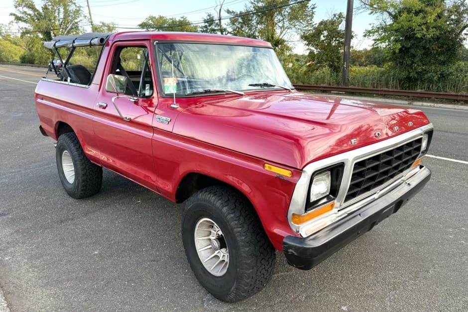 1979 Ford Bronco 2nd Generation 1978-1979 sold for $9,300