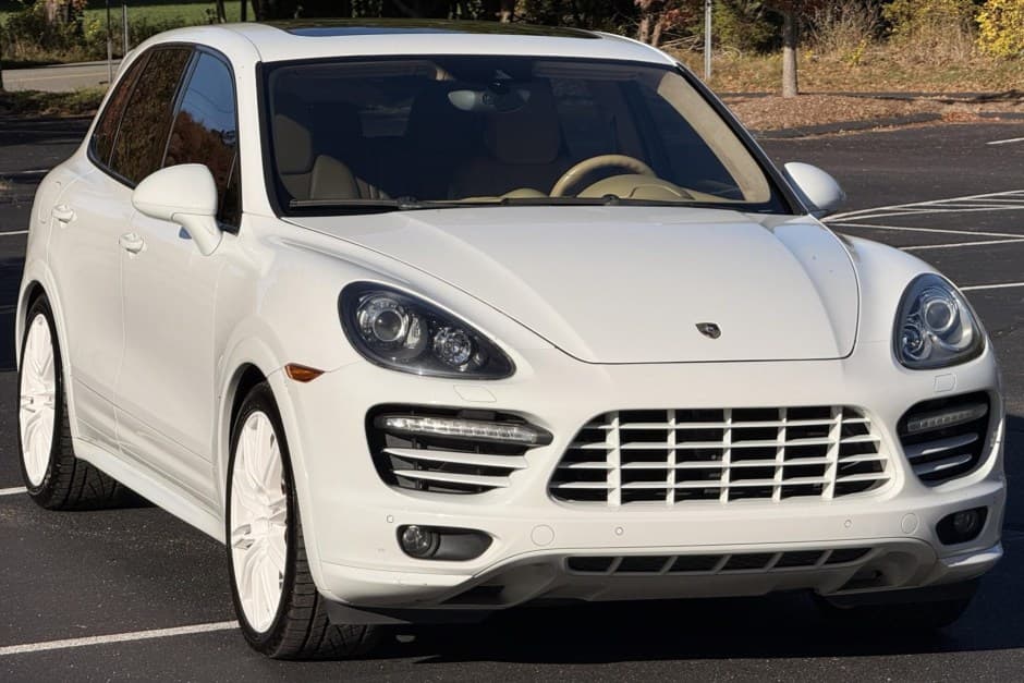 2014 Porsche 958 Cayenne (2011-2018) sold for $14,000