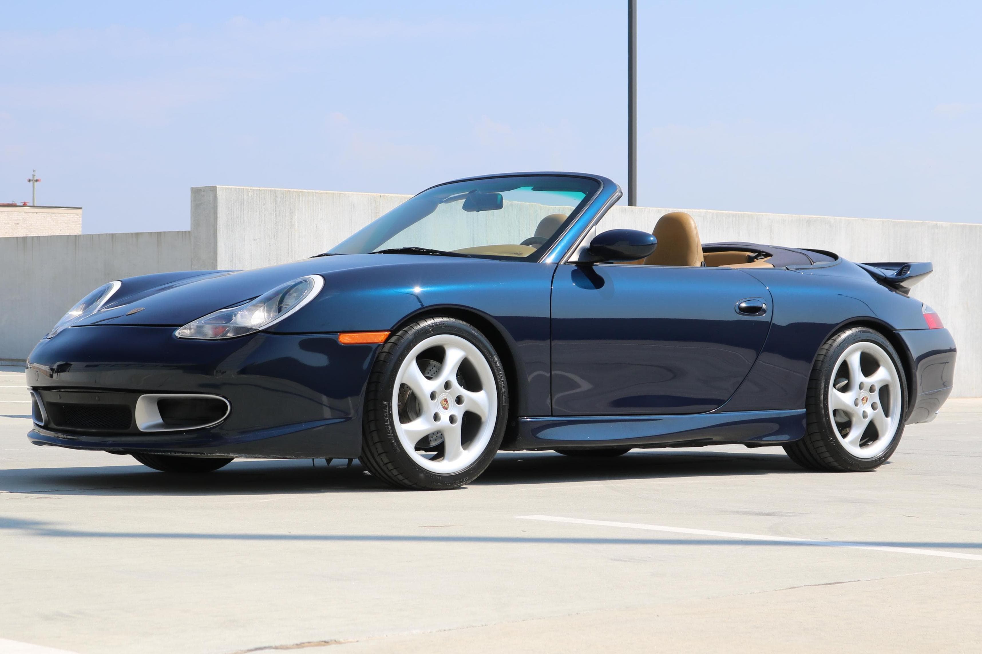 2000 Porsche 996 911 sold for $35,250