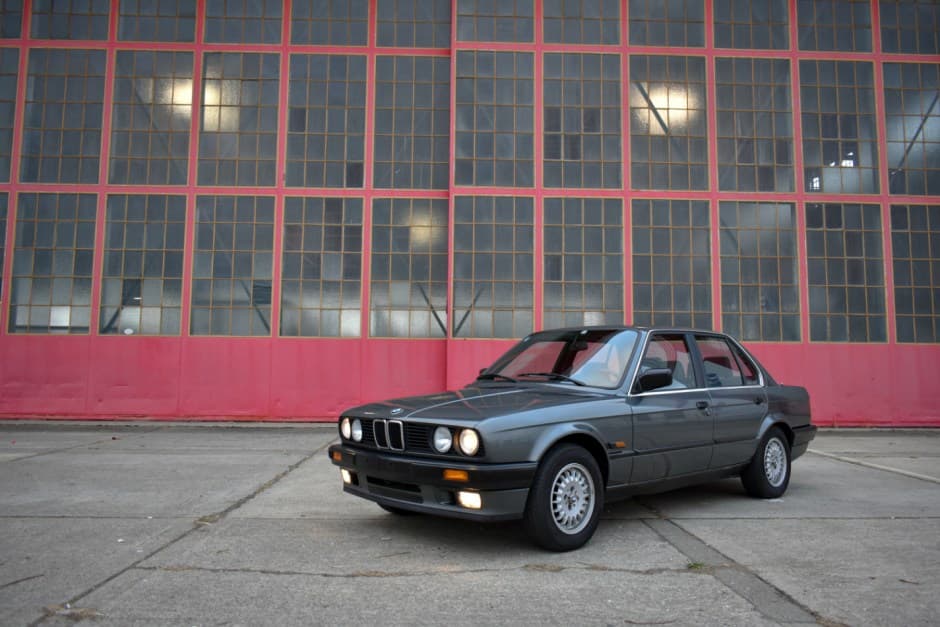 1990 BMW E30 3-Series Sedan sold for $11,250