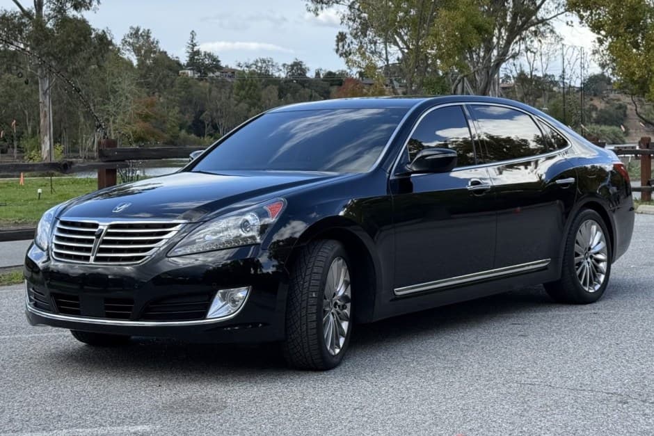2014 Hyundai Equus sold for $15,000