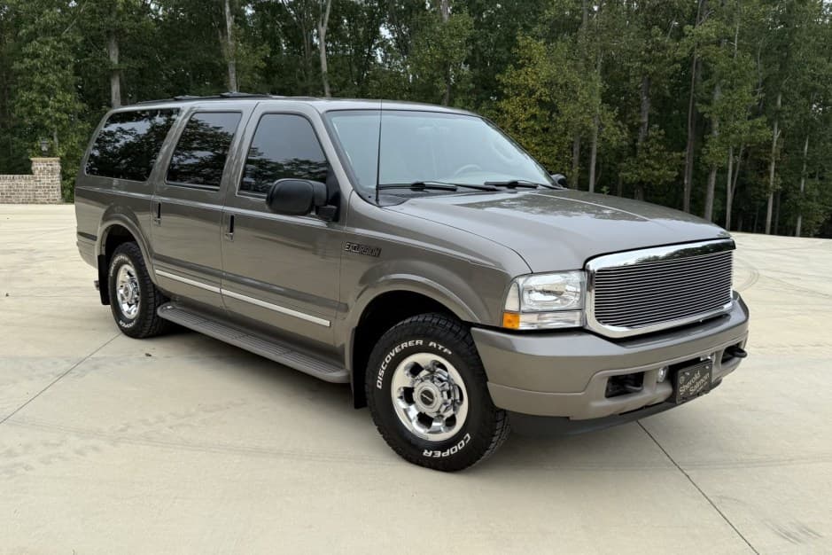 2003 Ford Excursion sold for $31,500