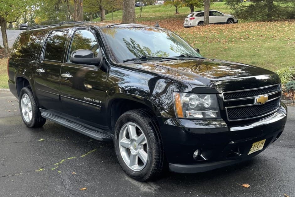 2012 Chevrolet Suburban (GMT900 2007-2014) sold for $12,000