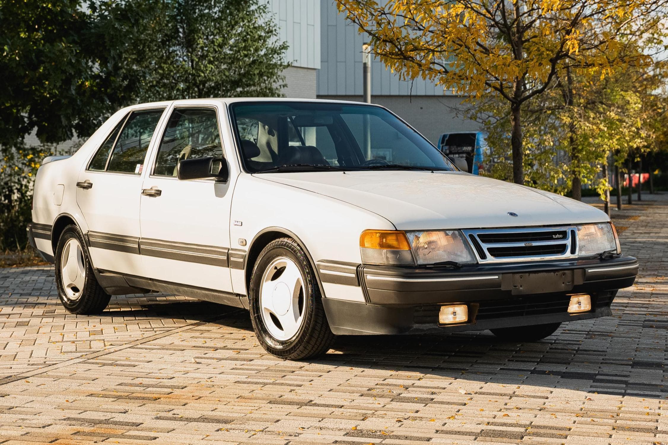 1989 Saab 9000 sold for $4,500