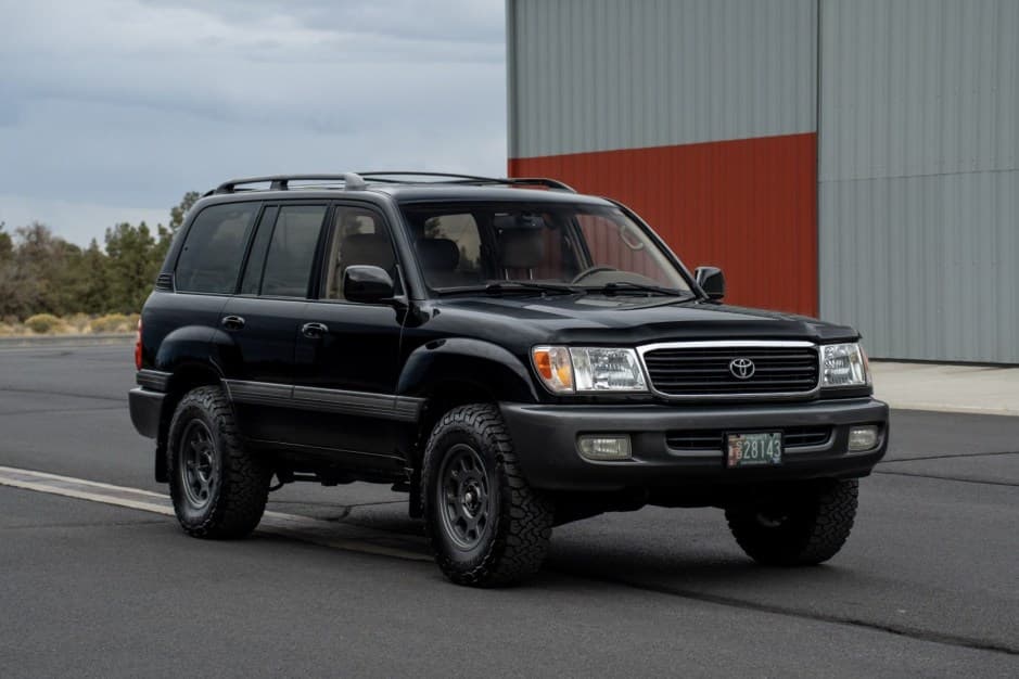 2000 Toyota Land Cruiser 100-Series sold for $36,250