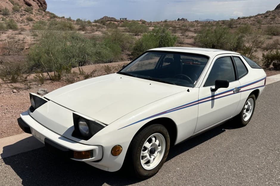1977 Porsche 924 sold for $7,100