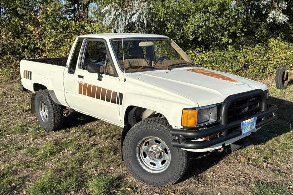 1985 Toyota Pickup (N50/N60/N70 1984-1988) sold for $16,000