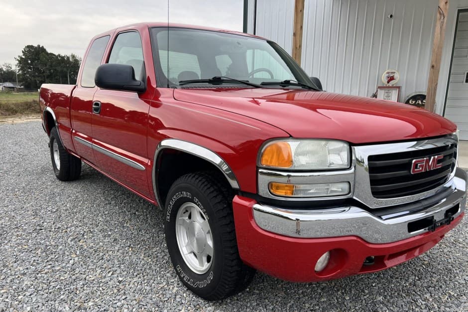 2004 GMC Sierra (GMT800 1999-2007) sold for $20,000