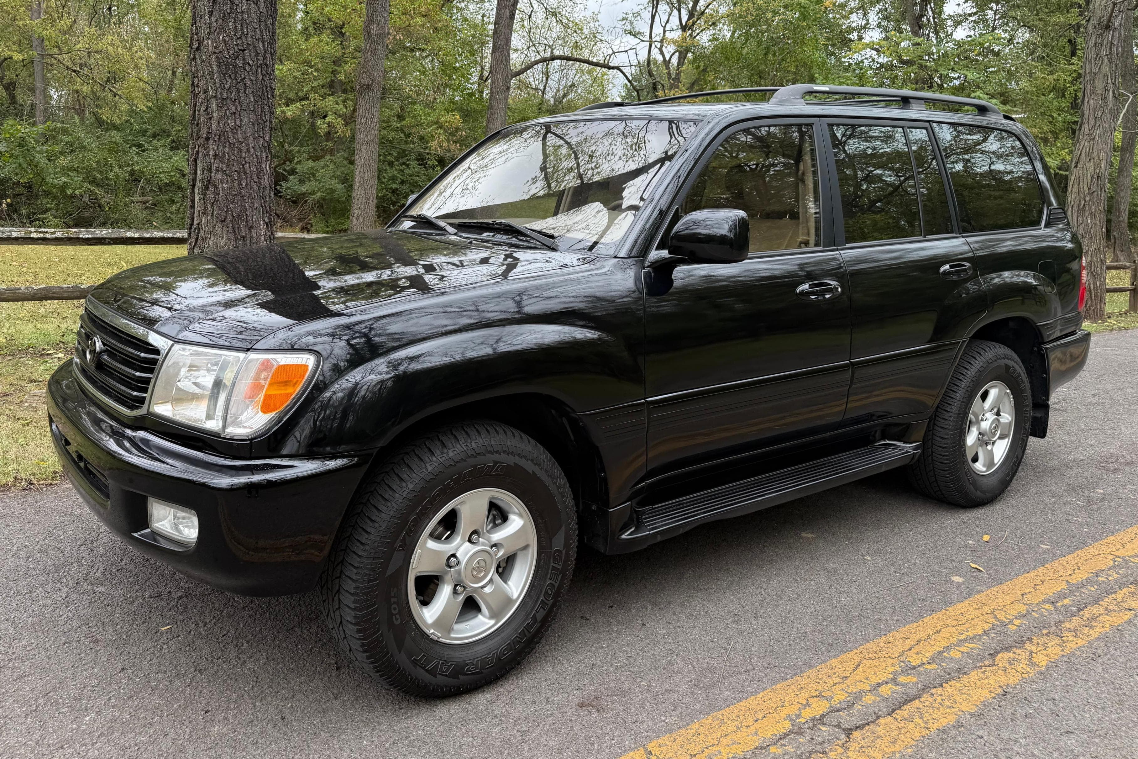2000 Toyota Land Cruiser sold for $11,300