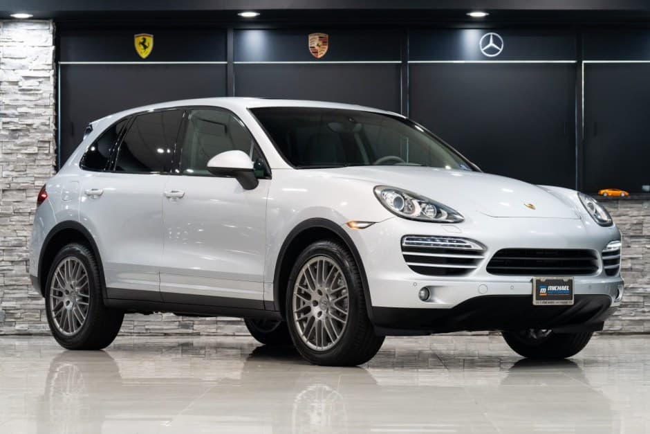 2011 Porsche 958 Cayenne (2011-2018) sold for $33,957