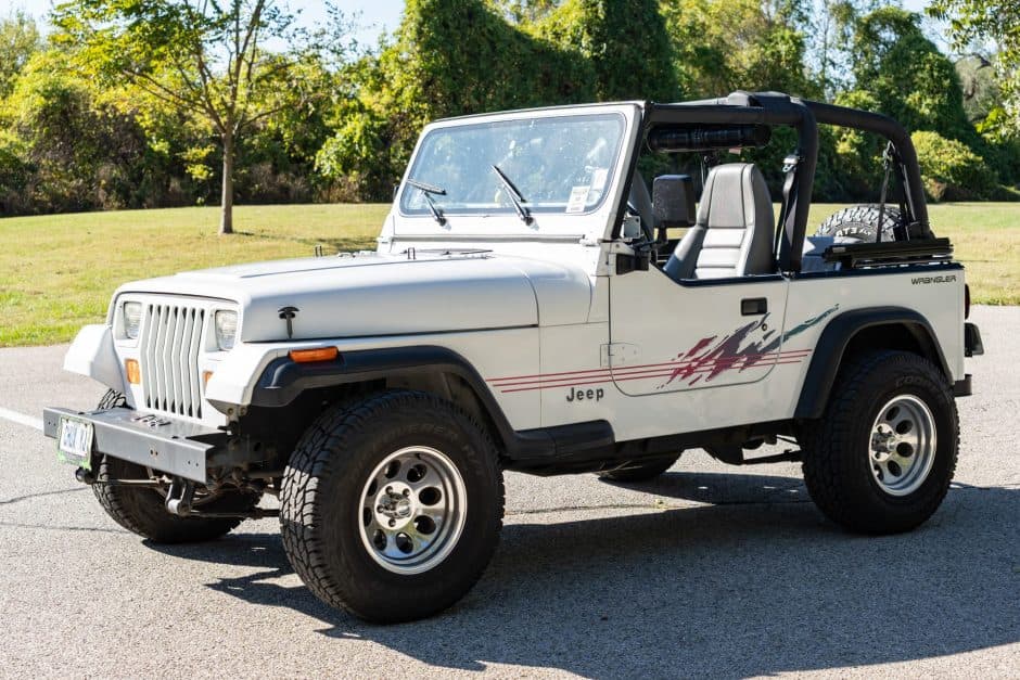 1992 Jeep Wrangler YJ (1987-1995) sold for $8,901