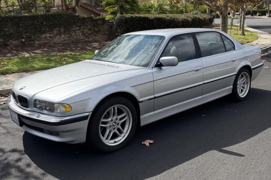 2001 BMW E38 7-Series sold for $12,250