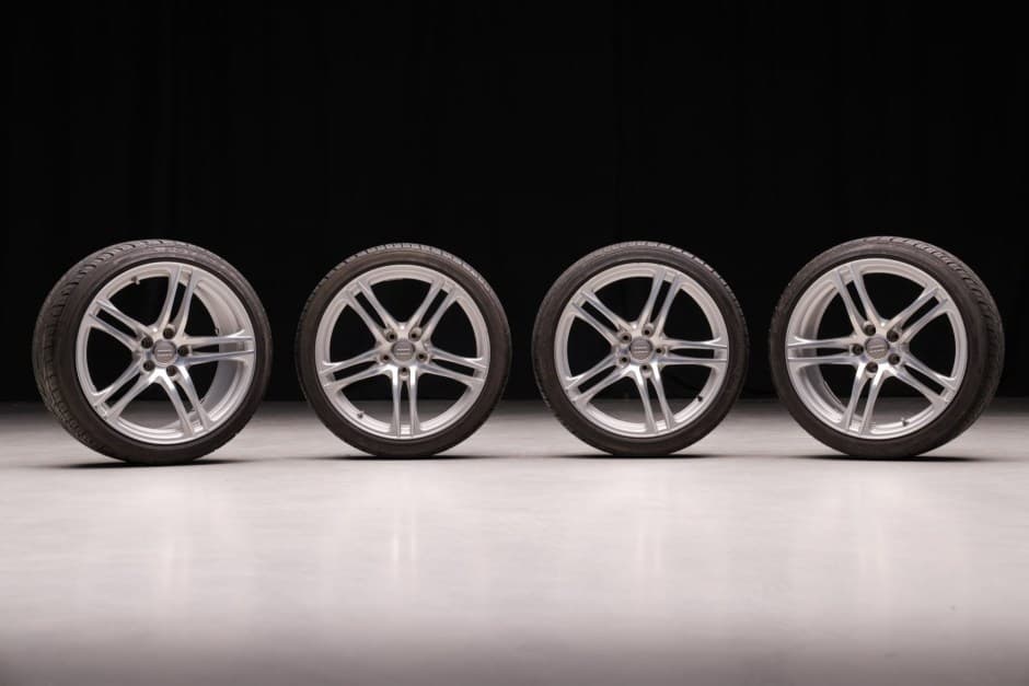 0 Audi R8 V8 (Type 42) sold for $1,000