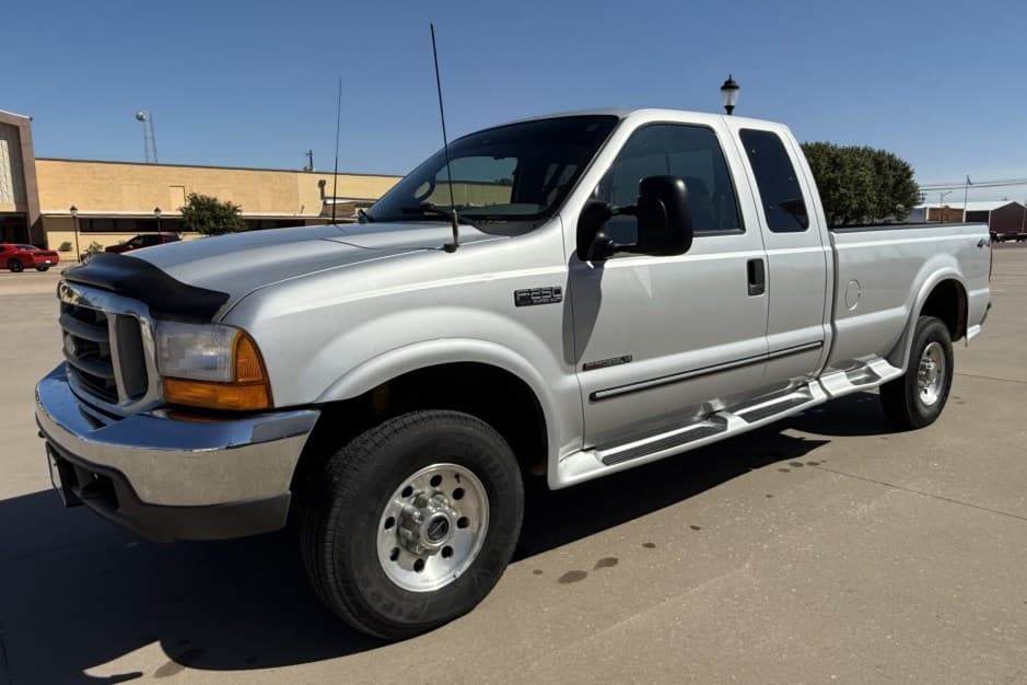 2000 Ford Super Duty 1999-2007 sold for $15,600