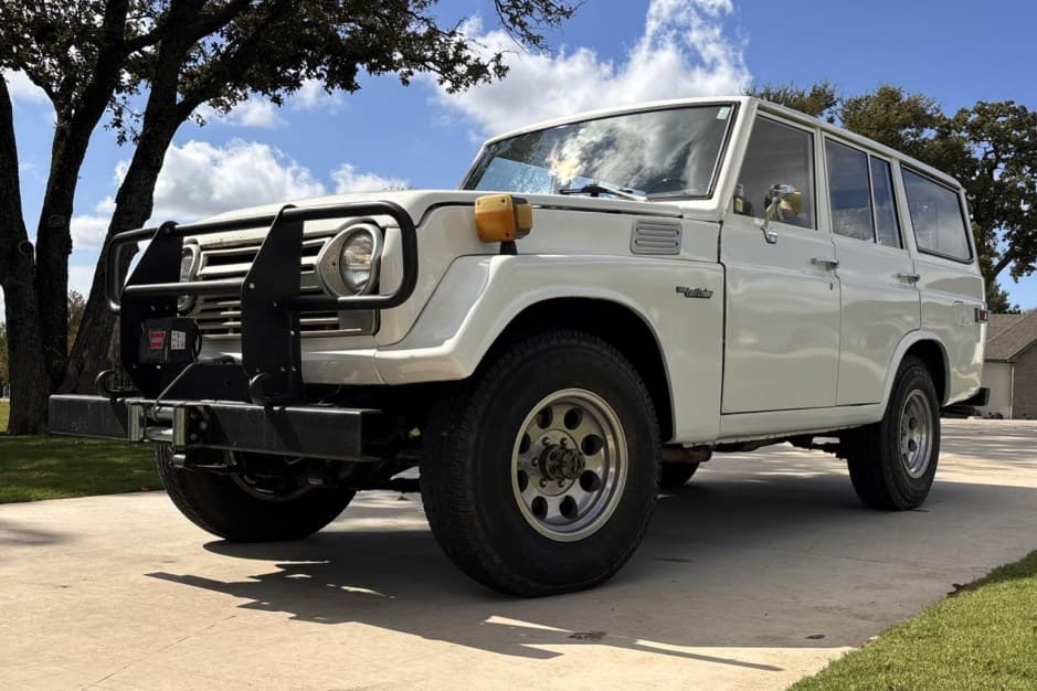 1976 Toyota Land Cruiser FJ55 sold for $11,780