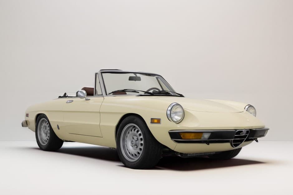 1981 Alfa Romeo 105/115 Spider Series 2 sold for $32,250