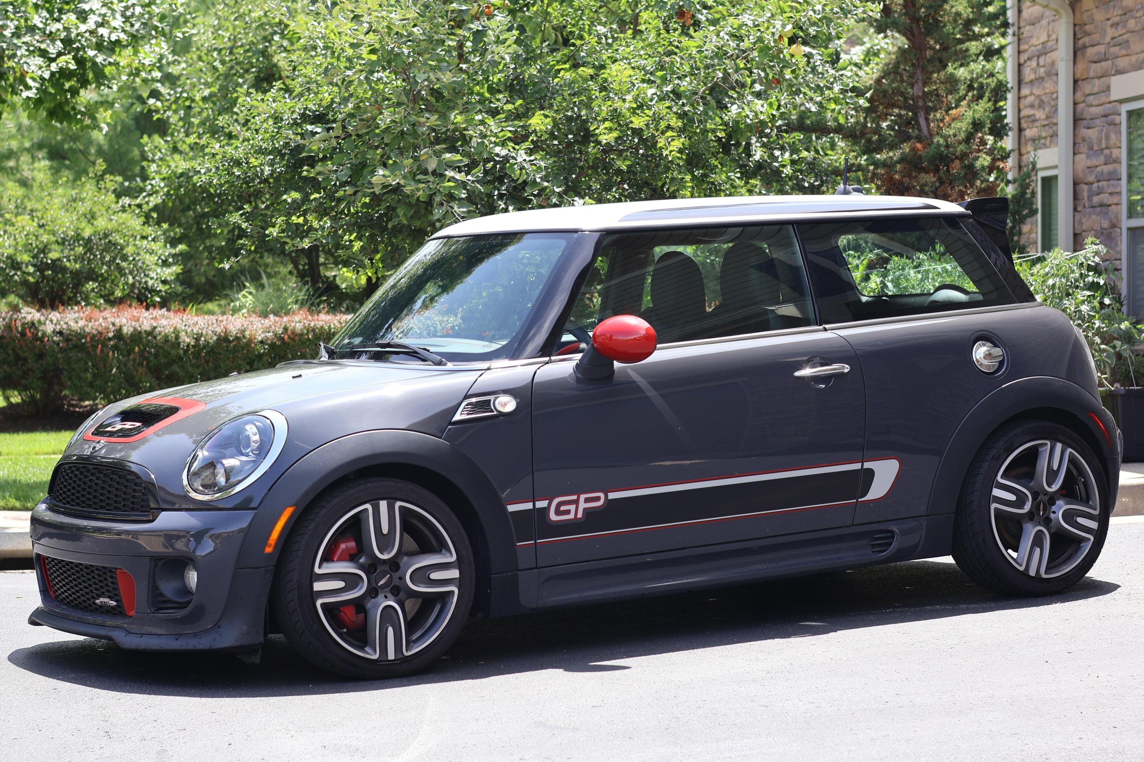 2013 MINI Cooper sold for $21,802