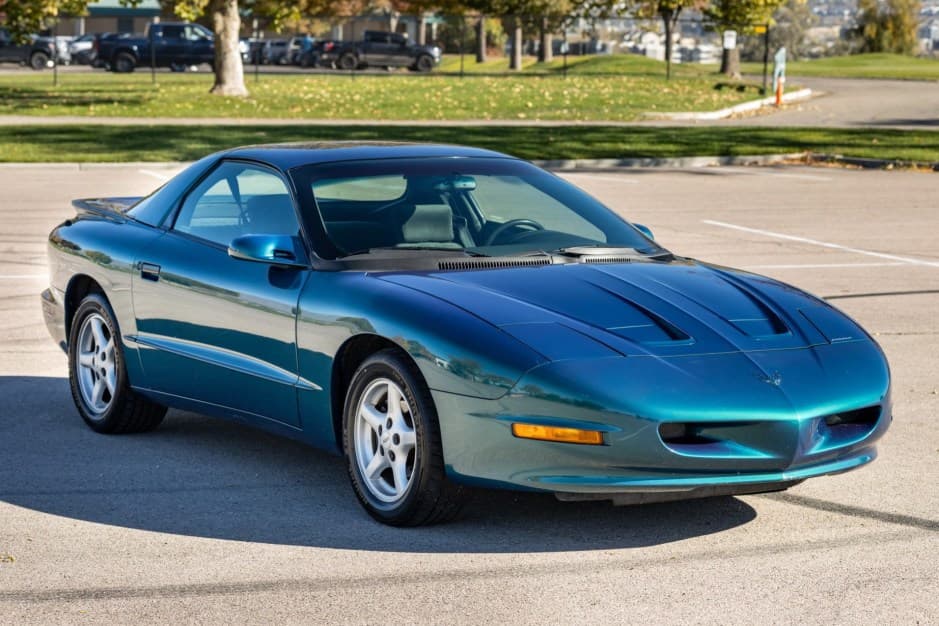 1995 Pontiac Firebird (1993-2002) sold for $10,500