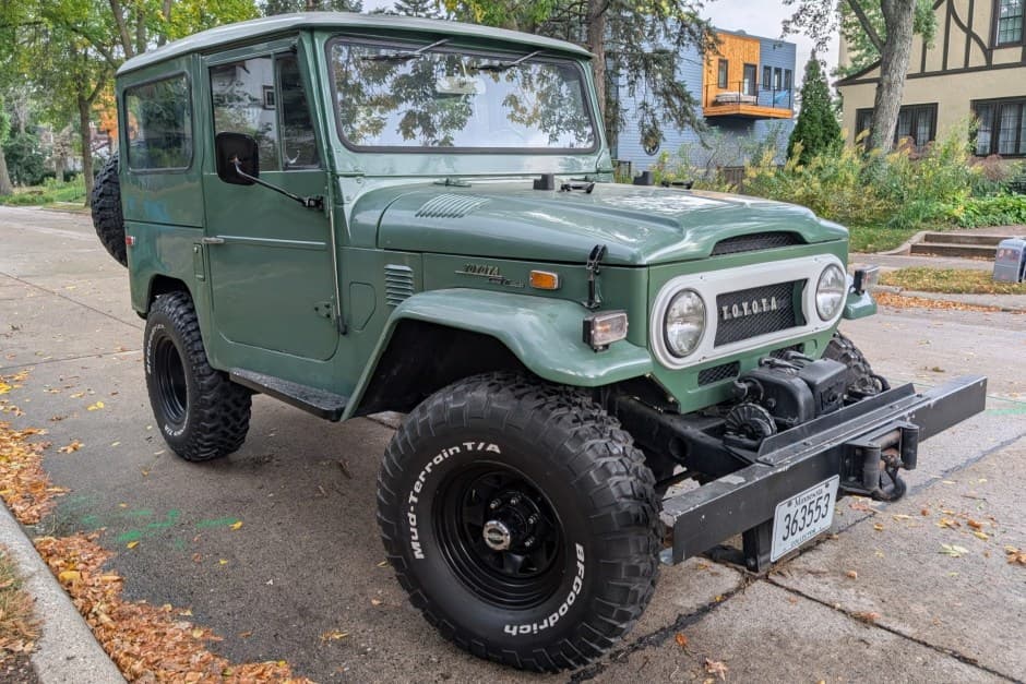 1973 Toyota Land Cruiser FJ40 sold for $16,500