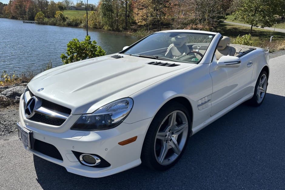 2009 Mercedes-Benz R230 SL sold for $15,027