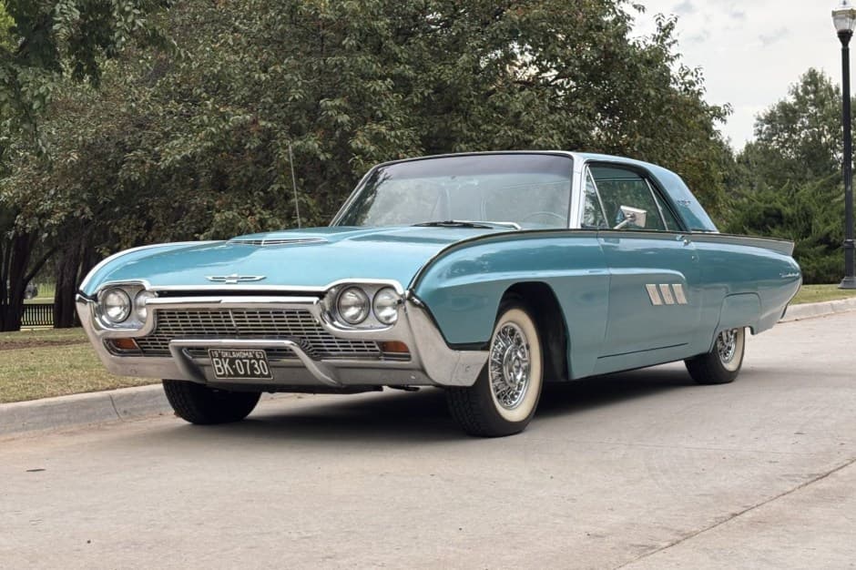 1963 Ford Thunderbird (1961-1963) sold for $11,303