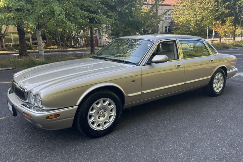 1999 Jaguar X308 XJ (1998-2003) sold for $5,100