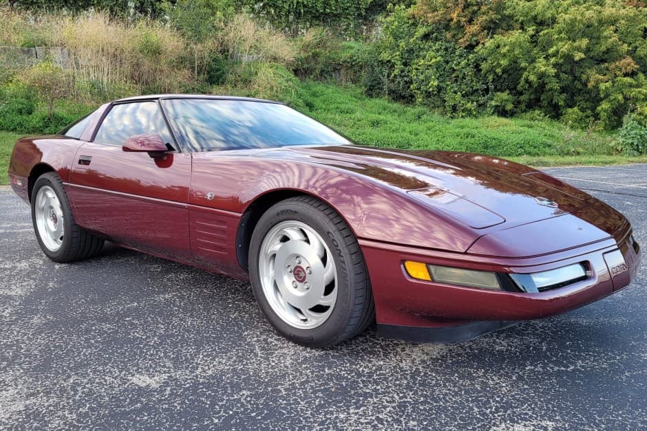 1993 Chevrolet Corvette C4 Coupe (1992-1996) sold for $11,000