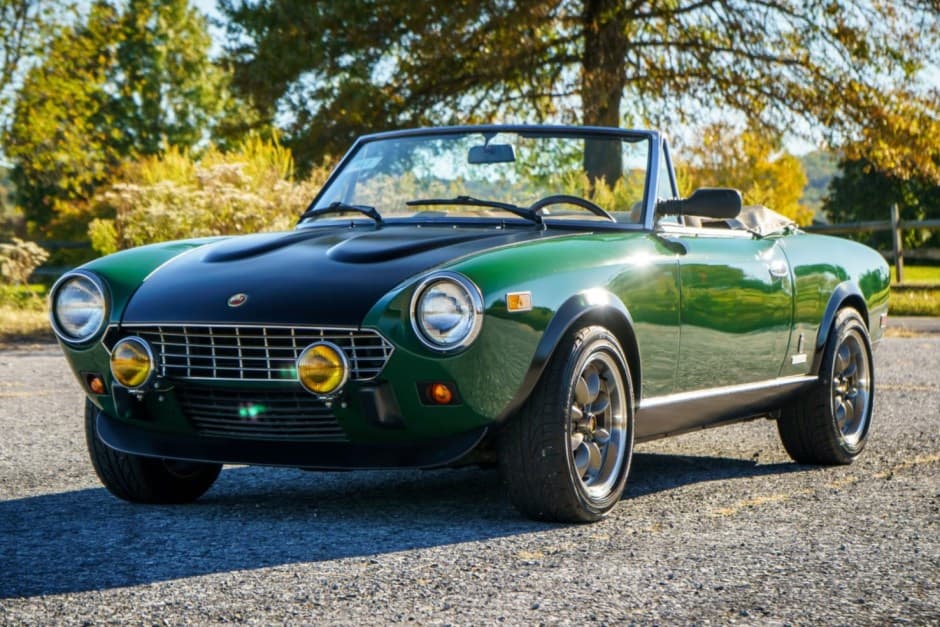 1983 Fiat 124 Spider (1966-1985) sold for $17,400